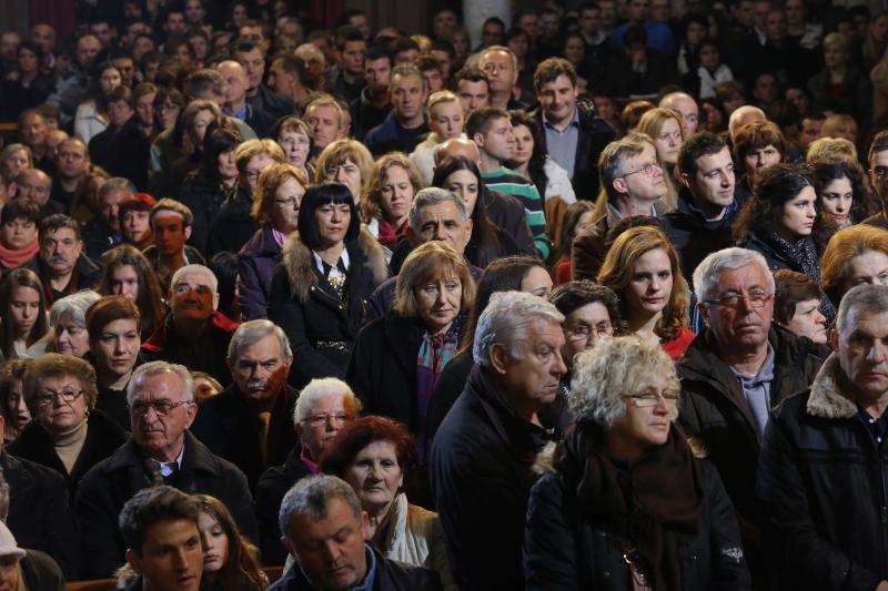 25.12.2013., Zadar – Svecanu misu polnocku povodom rodjenja Isusa Krista u katedrali svete Stosije predvodio je nadbiskup Zelimir Puljic. Photo: Filip Brala/PIXSELL 25.12.2013., Zadar – Svecanu misu polnocku povodom rodjenja Isusa Krista u katedrali svete Stosije predvodio je nadbiskup Zelimir Puljic. Photo: Filip Brala/PIXSELL