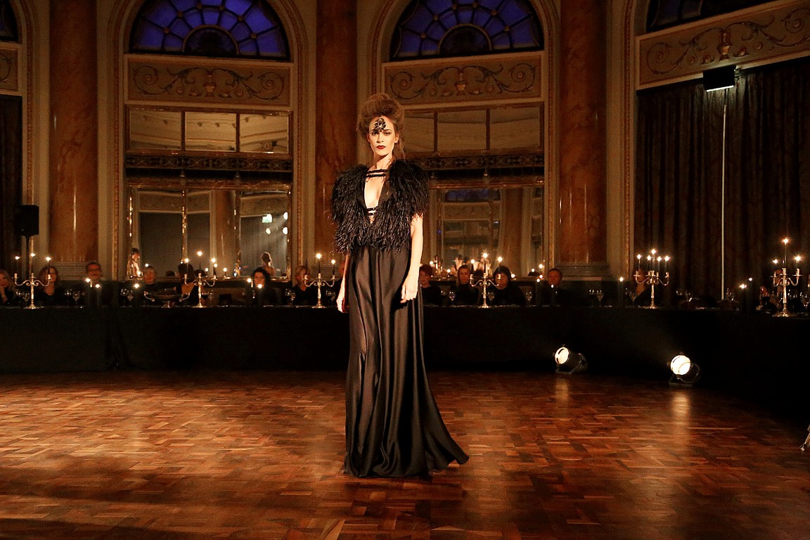 Modni spektakl Hippy Gardena