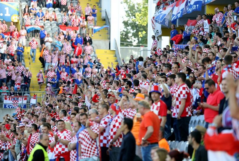 Hrvatski navijači okupirali Lens uoči utakmice s Portugalom, Photo: PIXSELL Hrvatski navijači okupirali Lens uoči utakmice s Portugalom, Photo: PIXSELL