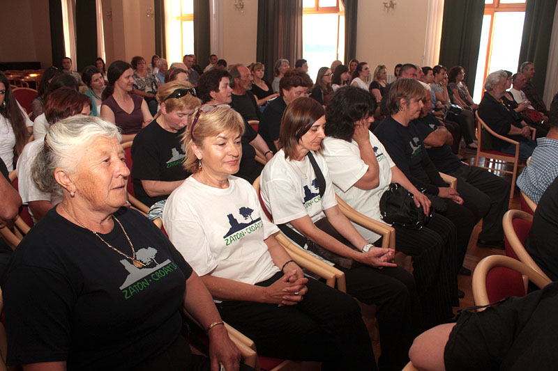 Julianne Eden Bušić predstavila novu knjigu “Živa glava”, Foto: Lucija Juravić Julianne Eden Bušić predstavila novu knjigu “Živa glava”, Foto: Lucija Juravić