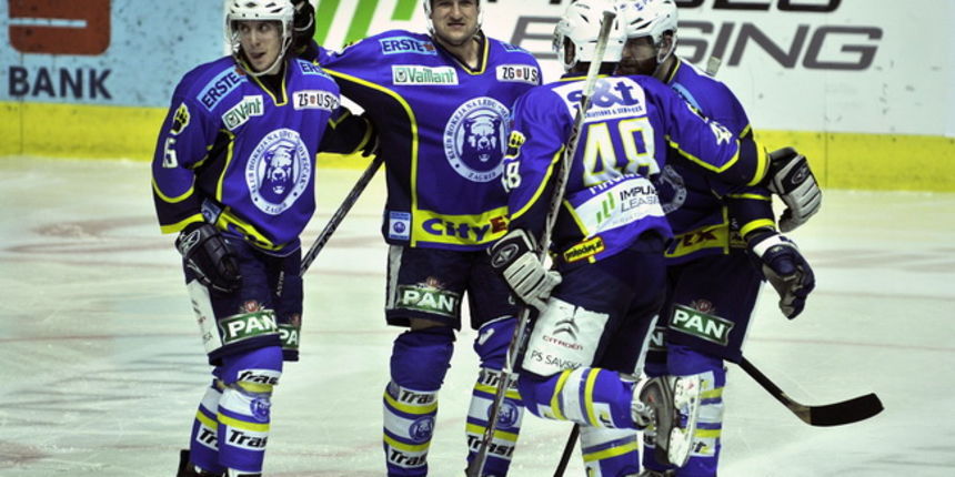 Zagreb, 280210. Ledena dvorana Doma sportova. Utakmica hokeja na ledu KHL Medvescak i Moser Medical Graz 99ers. Na slici: Slavlje igraca Medvescaka nakon pogotka. Foto: Boris Kovacev / CROPIX Zagreb, 280210. Ledena dvorana Doma sportova. Utakmica hokeja na ledu KHL Medvescak i Moser Medical Graz 99ers. Na slici: Slavlje igraca Medvescaka nakon pogotka. Foto: Boris Kovacev / CROPIX