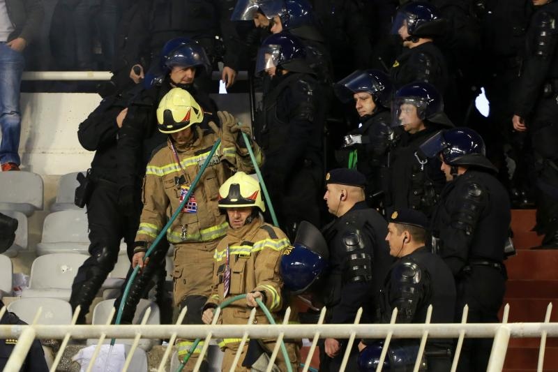 Bakljada i neredi na utakmici Hajduk – Dinamo