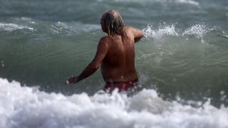 Zadar: Surferi uživaju u valovima koje je prouzročilo snažno jugo, Photo: Filip Brala/PIXSELL