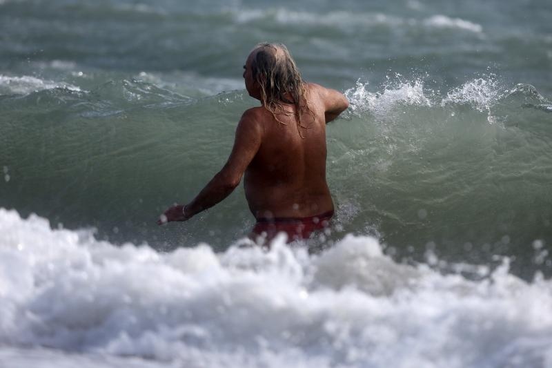 Zadar: Surferi uživaju u valovima koje je prouzročilo snažno jugo, Photo: Filip Brala/PIXSELL