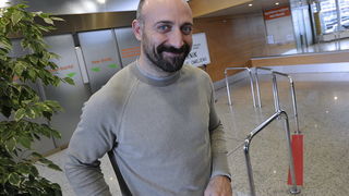 Ljubljana, 071110.
Danas je na ljubljansku zracnu luku Brnik stigao glumac Halit Ergenc poznatiji kao Onur iz sapunice 1001 noc. Stigao je avionom Turkisch airlinesa iz Istanbula.
Na slici: glumac Halit Ergenc.
Foto: Sime Sokota / CROPIX Ljubljana, 071110.
Danas je na ljubljansku zracnu luku Brnik stigao glumac Halit Ergenc poznatiji kao Onur iz sapunice 1001 noc. Stigao je avionom Turkisch airlinesa iz Istanbula.
Na slici: glumac Halit Ergenc.
Foto: Sime Sokota / CROPIX