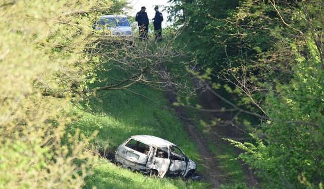 Izgorjeli automobil u šumi