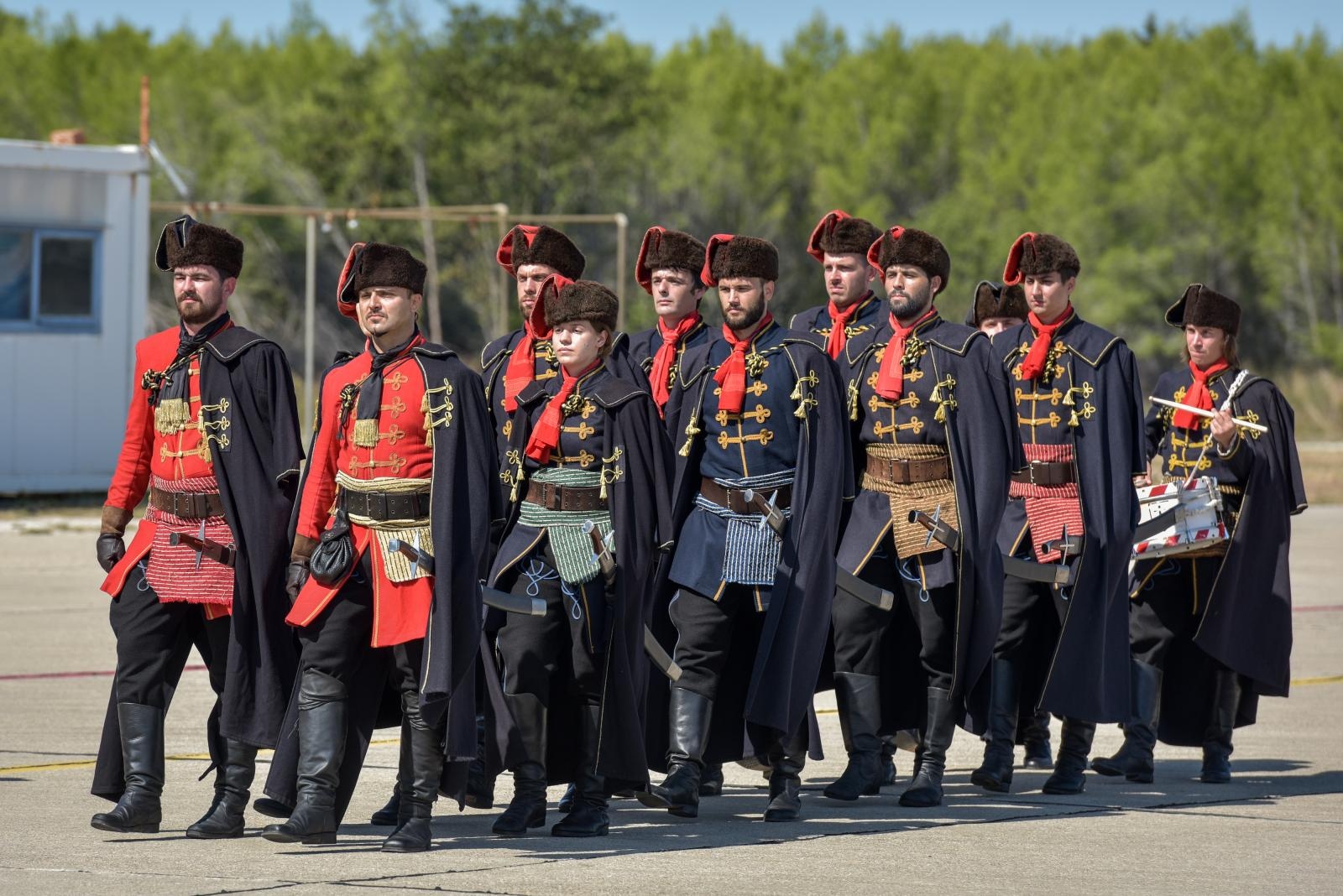 Svečanost povodom završetka obuke pilota na helikopterima OH-58D Kiowa Warrior Svečanost povodom završetka obuke pilota na helikopterima OH-58D Kiowa Warrior