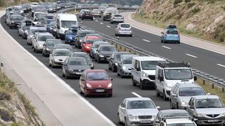 Zbog orkanske bure promet autocestom A1 odvija se otežano. Photo: Dino Stanin/PIXSELL