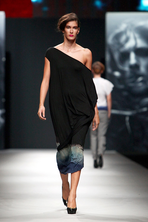 Jučer je završeno izdanje Cro A Porter-a @ LAUBA na kojem su svoje kolekcije predstavili: Ivona Martinko, Jelena Aleksić, Etna Maar, SPIRIT by T.B./ Tomislav Bahorić Jučer je završeno izdanje Cro A Porter-a @ LAUBA na kojem su svoje kolekcije predstavili: Ivona Martinko, Jelena Aleksić, Etna Maar, SPIRIT by T.B./ Tomislav Bahorić