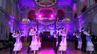 Varazdin, 030212.
U varazdinskom HNK odrzava se 19. Sjajni bal grada Varazdina, koji ugoscuje mnoge poznate uzvanike, od uglednih diplomata, glumaca, gospodarstvenika i politicara.
Pregrst baroknih specijaliteta za ovogodisnji bal spremili su zlatni kuhar Varazdin, 030212.
U varazdinskom HNK odrzava se 19. Sjajni bal grada Varazdina, koji ugoscuje mnoge poznate uzvanike, od uglednih diplomata, glumaca, gospodarstvenika i politicara.
Pregrst baroknih specijaliteta za ovogodisnji bal spremili su zlatni kuhar