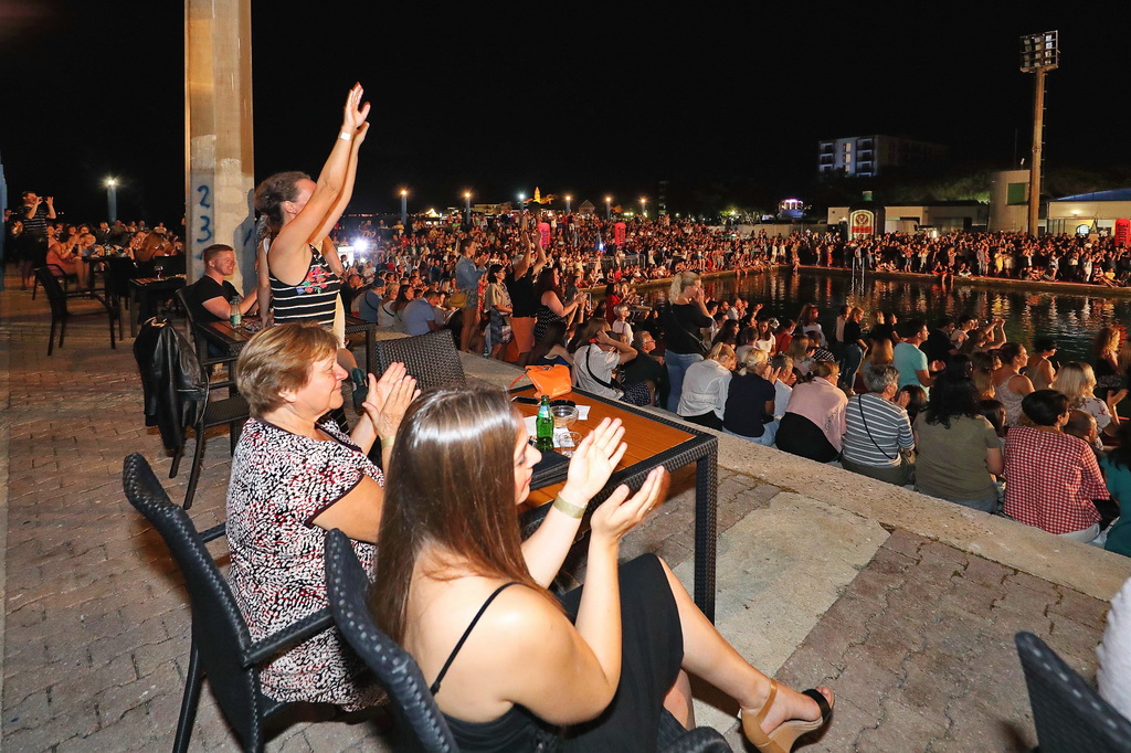 Čudesna Doris Dragović oduševila u Biogradu na Moru Čudesna Doris Dragović oduševila u Biogradu na Moru