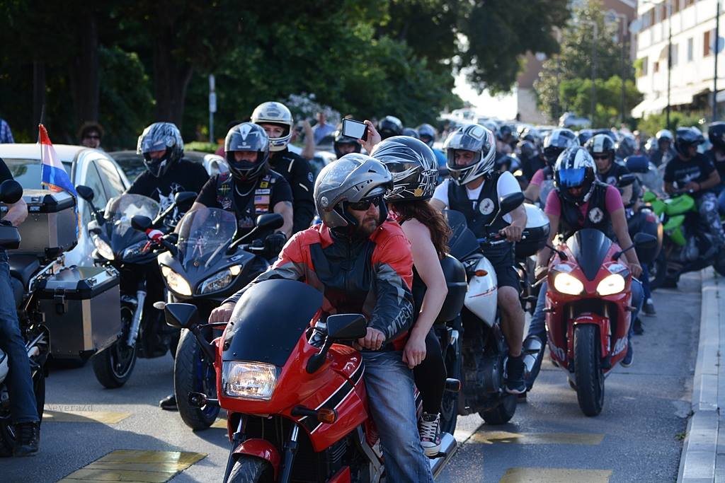 Defile bajkera ulicama Zadra u povodu 10. rođendana Moto kluba Beštije. Foto: Jadra NeveraZD Defile bajkera ulicama Zadra u povodu 10. rođendana Moto kluba Beštije. Foto: Jadra NeveraZD