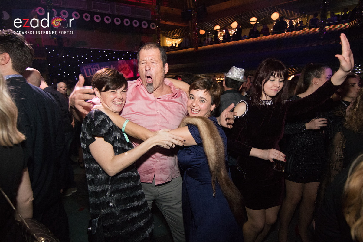 Ludnica u Saturnusu: Najbolji doček u svemiru i šire Ludnica u Saturnusu: Najbolji doček u svemiru i šire