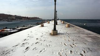 Zaleđeno more i čudesne ledene skulpture na senjskoj rivi