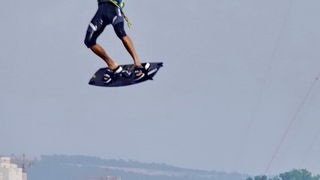 Guštanje surfera u jakom jugu Guštanje surfera u jakom jugu