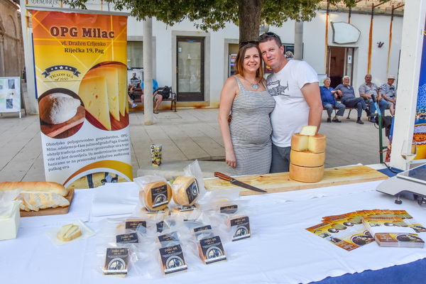 8. Međunarodni festival čipke u Pagu obilježila je modna revija i nastup klape Sol