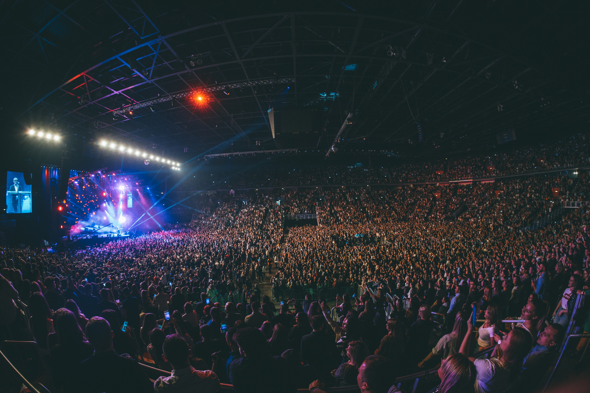 Trijumfalni koncert Saše Matića u rasprodanoj Areni Zagreb Trijumfalni koncert Saše Matića u rasprodanoj Areni Zagreb