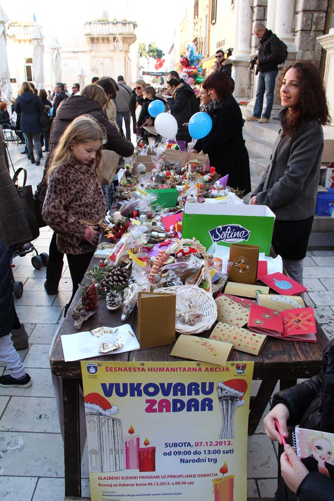 Vukovaru ZaDar na Narodnom trgu, foto: Iva Perinčić Vukovaru ZaDar na Narodnom trgu, foto: Iva Perinčić