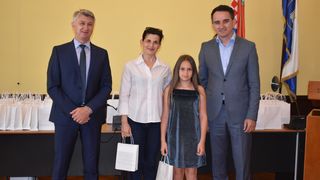 Župan ugostio nagrađene učenike osnovnih i srednjih škola Župan ugostio nagrađene učenike osnovnih i srednjih škola