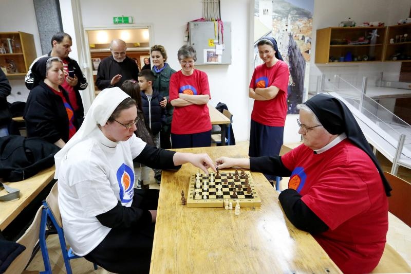 Zagreb: Sportske igre redovnica u OŠ Mato Lovrak. Photo: Goran Jakus/PIXSELL