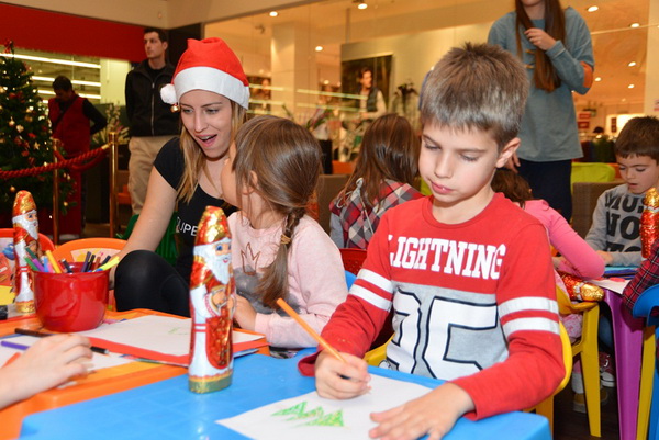 Sveti Nikola u Supernova centru 6. prosinca 2016.  Foto: Iva Perinčić