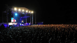 Zadar, 29.07.2013. snimio: Nenad Marčev 
Koncert Carlos Santana 
Prostor pored dvorane u Jazinama