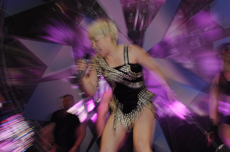 Vodice, 110611.
Obala Vladimira Natora.
Posljednja vecer CMC -a u Vodicama.
Na slici: Colonia.
Foto: Marija Mihic / CROPIX