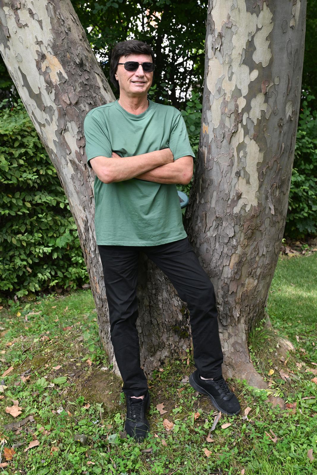 U Croatia Records-u odrzana je promocija novog albuma pjevaca Duska Lokina. U Croatia Records-u odrzana je promocija novog albuma pjevaca Duska Lokina.