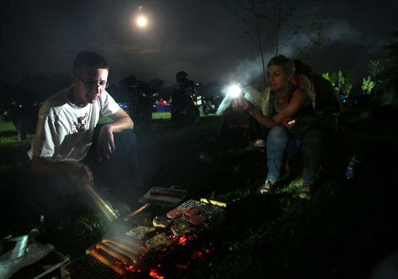 Slavonski Brod, 090509.
I druge veceri na Mega bikers susretima okupilo se oko 20 000 posjetitelja na plazi Poloj uz Savu. Zvjezde veceri bili su kultni britanski band Uriah Heep. Osim njih na susretima nastupili su Van Gogh, Opca opasnost, Hard time, tri Slavonski Brod, 090509.
I druge veceri na Mega bikers susretima okupilo se oko 20 000 posjetitelja na plazi Poloj uz Savu. Zvjezde veceri bili su kultni britanski band Uriah Heep. Osim njih na susretima nastupili su Van Gogh, Opca opasnost, Hard time, tri