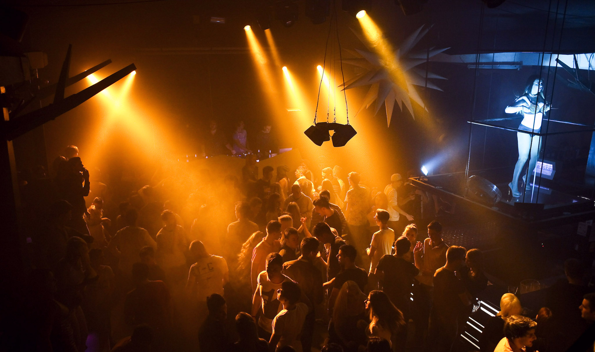 Zagreb, 08.02.2014. – NIGHTLIFE – AQUARIUS – Tri DJ-a (Martyn Negro, Matroda, Stanko Bondža), dva floora, čarobne boje novog lighta i partijaneri raspoloženi za ples do jutra – bila je to formula za dobru zabavu kakva je ove subote vladala u Aquariusu u o Zagreb, 08.02.2014. – NIGHTLIFE – AQUARIUS – Tri DJ-a (Martyn Negro, Matroda, Stanko Bondža), dva floora, čarobne boje novog lighta i partijaneri raspoloženi za ples do jutra – bila je to formula za dobru zabavu kakva je ove subote vladala u Aquariusu u o