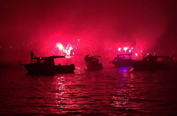 Doček zlatnih zadarskih olimpijaca Šime Fantele i Igora Marenića: Bakljada na brodovima od Vitrenjaka do Morskih orgulja. Foto: Tija Malik Doček zlatnih zadarskih olimpijaca Šime Fantele i Igora Marenića: Bakljada na brodovima od Vitrenjaka do Morskih orgulja. Foto: Tija Malik