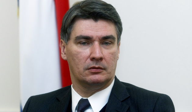 Zagreb, 181212.Vlada.Banski dvori.Sporazum o osnivanju Nacionalnog vijeca za umirovljenike i starije osobe potpisali su u Banskim dvorima. U ime Vlade  predsjednik Vlade Zoran Milanovic, a u ime predstavnika umirovljenika predsjednik Matice umirovljeni