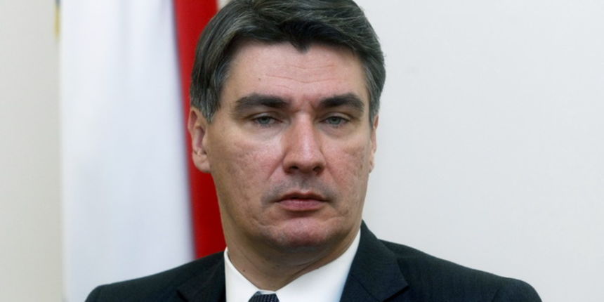 Zagreb, 181212.Vlada.Banski dvori.Sporazum o osnivanju Nacionalnog vijeca za umirovljenike i starije osobe potpisali su u Banskim dvorima. U ime Vlade  predsjednik Vlade Zoran Milanovic, a u ime predstavnika umirovljenika predsjednik Matice umirovljeni