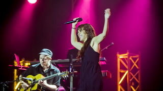 Zagreb, 030612.
Francuska pjevacica Zaz, pravog imena Isabelle Geffroy, kojoj je planetarnu slavu donio singl Je veux, odrzala je veceras koncert pred prepunom dvoranom Doma sportova.
Foto: Neja Markicevic / CROPIX