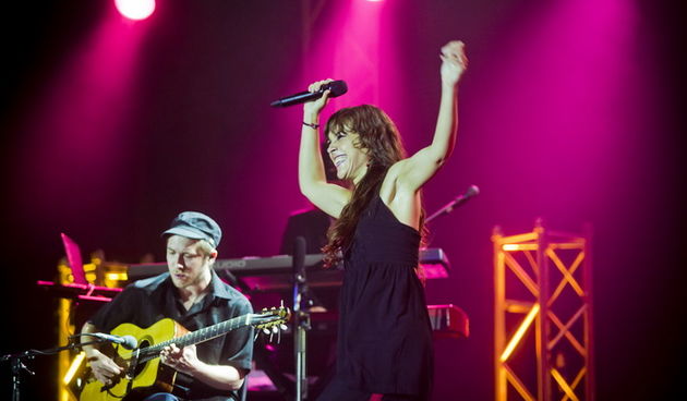 Zagreb, 030612.
Francuska pjevacica Zaz, pravog imena Isabelle Geffroy, kojoj je planetarnu slavu donio singl Je veux, odrzala je veceras koncert pred prepunom dvoranom Doma sportova.
Foto: Neja Markicevic / CROPIX