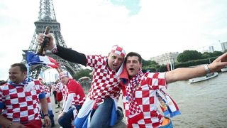 Euro 2016: Hrvatski navijači napravili fenomenalnu atmosferu u Parizu. Photo: Sanjin Strukić/PIXSELL Euro 2016: Hrvatski navijači napravili fenomenalnu atmosferu u Parizu. Photo: Sanjin Strukić/PIXSELL