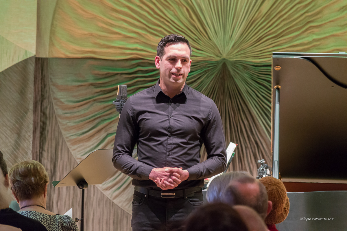 Romantizam iznad svega naziv je koncerta koji je održan u Kneževoj palači a nastupili su Erez Ofer, violina i Elisaveta Blumina, klavir