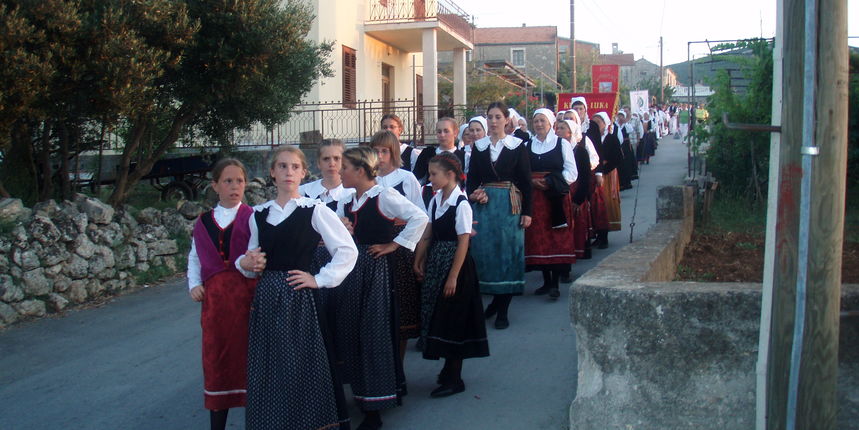 Smotra folklora Dobropoljana (Foto: ezadar.hr) Smotra folklora Dobropoljana (Foto: ezadar.hr)