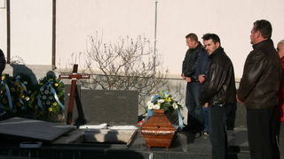 Tisnjanska Dubrava (Murter): Posljednji ispracaj Dragana Vlasica Vlaje, 16.2.2009. Tisnjanska Dubrava (Murter): Posljednji ispracaj Dragana Vlasica Vlaje, 16.2.2009.