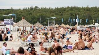 Zrće: Drugi dan Hideout festivala privukao je mnogobrojnu publiku na after beach party, Photo: Luka Stanzl/PIXSELL Zrće: Drugi dan Hideout festivala privukao je mnogobrojnu publiku na after beach party, Photo: Luka Stanzl/PIXSELL