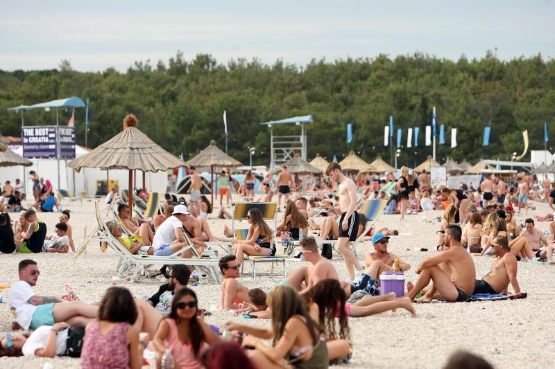 Zrće: Drugi dan Hideout festivala privukao je mnogobrojnu publiku na after beach party, Photo: Luka Stanzl/PIXSELL Zrće: Drugi dan Hideout festivala privukao je mnogobrojnu publiku na after beach party, Photo: Luka Stanzl/PIXSELL