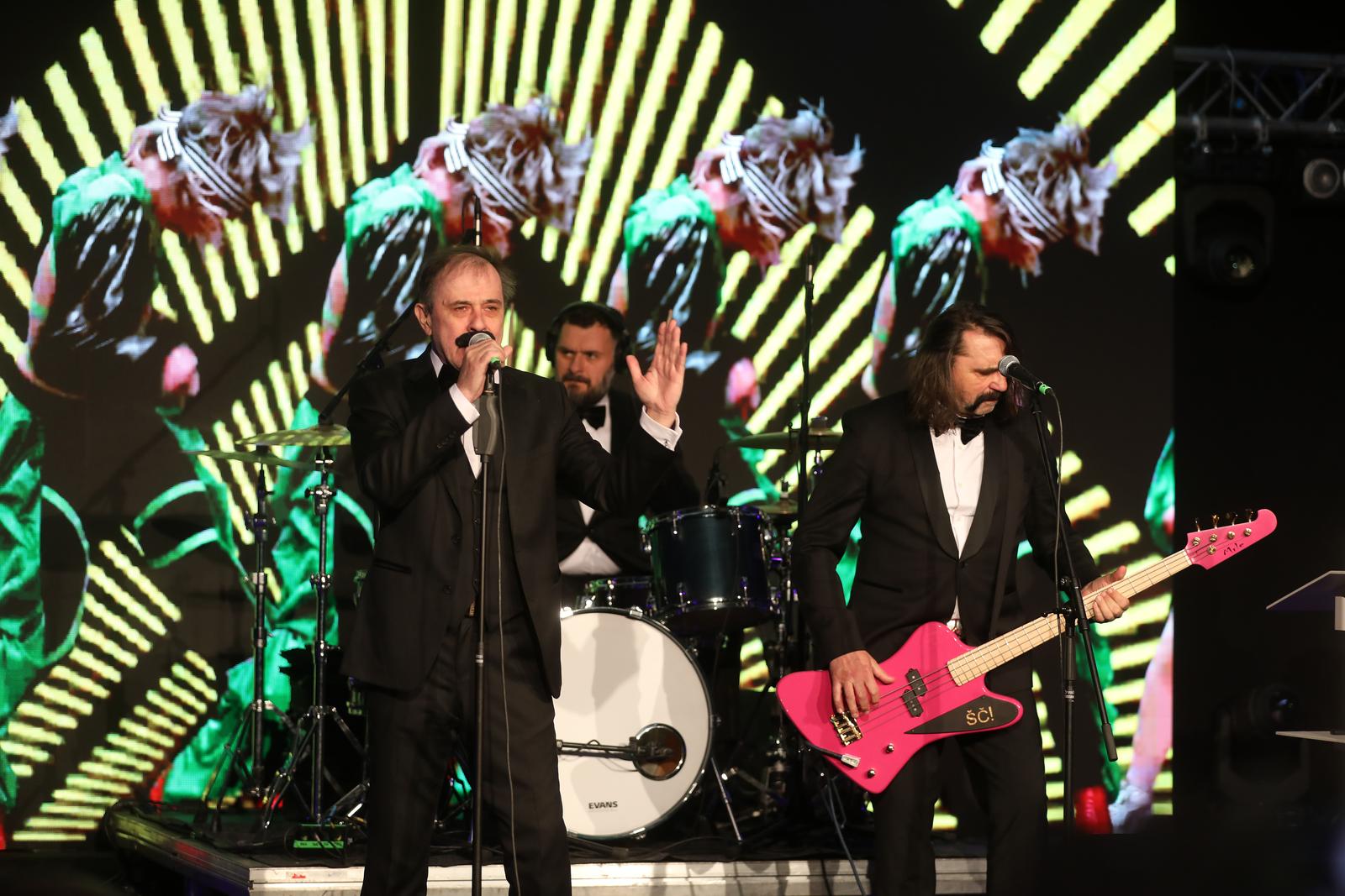 Let 3 nastupio na svečanom obilježavanju 50. obljetnice Sveučilišta u Rijeci Let 3 nastupio na svečanom obilježavanju 50. obljetnice Sveučilišta u Rijeci