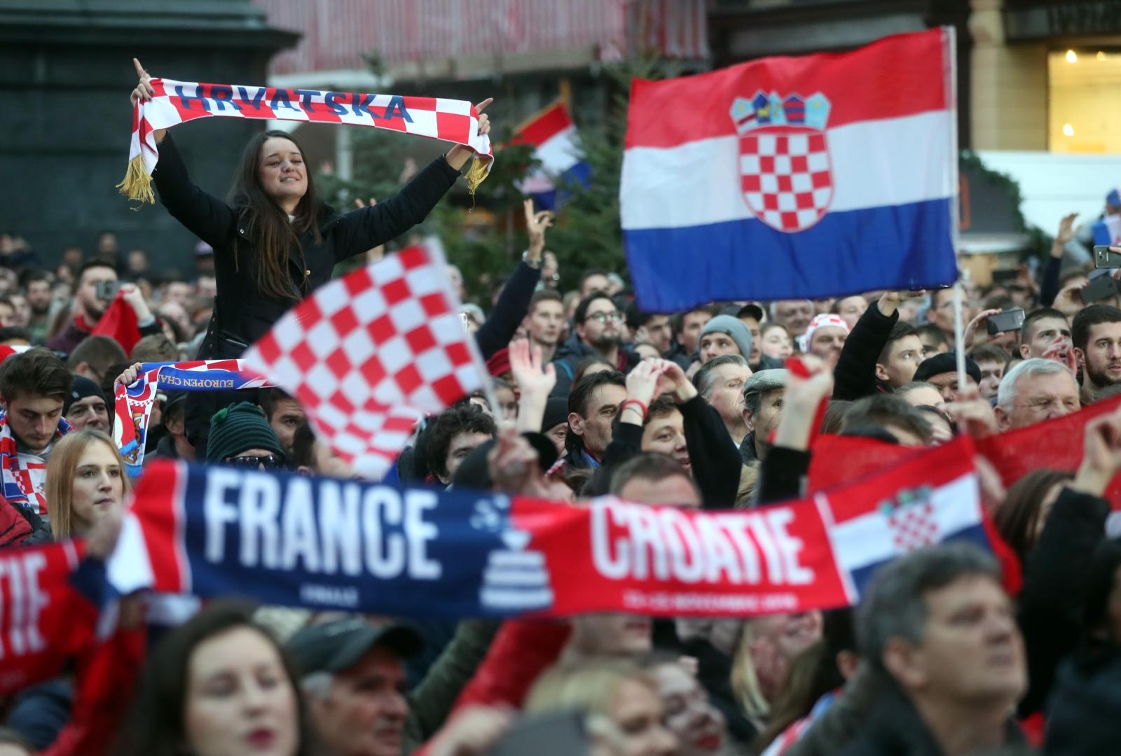 Zlatne tenisače na Trgu bana Josipa Jelačića dočekale tisuće navijača Zlatne tenisače na Trgu bana Josipa Jelačića dočekale tisuće navijača