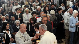 Zadar, 240411.
Uskrsnju misu u katedrali Sv. Stosije predvodio je zadarski nadbiskup Zelimir Puljic.
Foto : Andrija Lucic / cropix