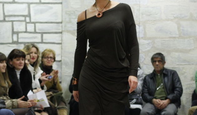 Zadar, 080310.
Linea Snella i boutique Marival organizirali su modnu reviju koja se odrzala veceras u centru Linea Snella na Visnjiku. Reviju su nosile zene iz grada umjesto profesionalnih manekenki.
Foto: Jure Miskovic / CROPIX