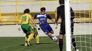 Pula,020411.
Prva HNL na stadionu Aldo Dorsina u Puli izmedju NK Istra 1961 i NK Zadar.
 Prva utakmica Igora Pamica otkako je ponovo trener Istre. Na fotografiji: 19, Hrvoje Kovacevic i 19, Ivan Santini.
Foto: Srecko Niketic / CROPIX