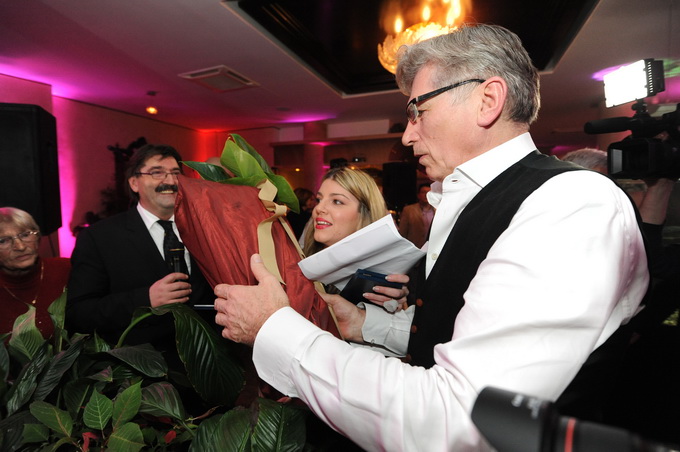 Zadar, 280213.
Poznati restoran Niko na zadarskoj Puntamici je veceras uz bogatu veceru i pjesmu brojnih izvodjaca sa svojim prijateljima i cestim gostima proslavio 50 godina od otvorenja. Na veceri su se pojavili brojni kumovi restorana kroz godine poput