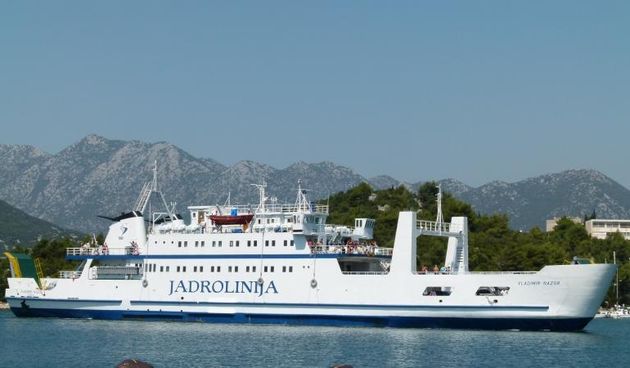 Jadrolinijin trajekt Vladimir Nazor prilikom uplovljavanja u luku. Photo: Ivo Cagalj/PIXSELL