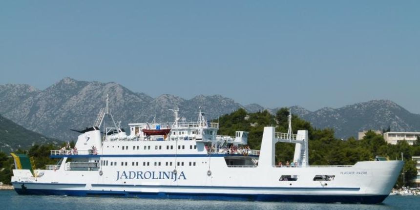 Jadrolinijin trajekt Vladimir Nazor prilikom uplovljavanja u luku. Photo: Ivo Cagalj/PIXSELL