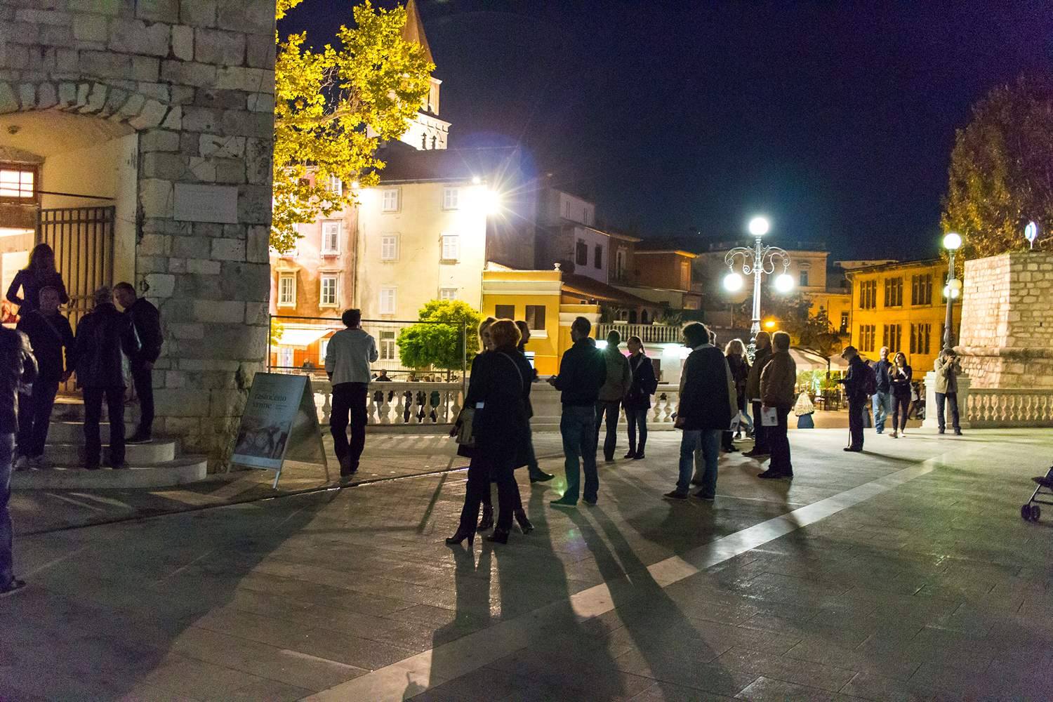 Galerija Kapetanova kula: Svečano otvorenje izložbe “Rastočeno vrime” Stipe Suraća. Foto: Mladen Radolović Mrlja Galerija Kapetanova kula: Svečano otvorenje izložbe “Rastočeno vrime” Stipe Suraća. Foto: Mladen Radolović Mrlja